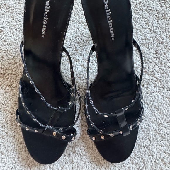 DELICIOUS HEELS - Picture 3 of 7